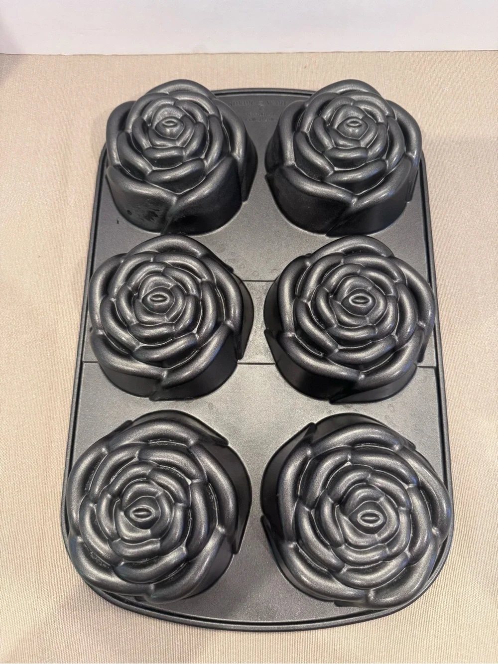Nordic Ware Rose Bud Pan 6 Cup Cast Aluminum Non-Stick Floral Cake Mold Grey USA